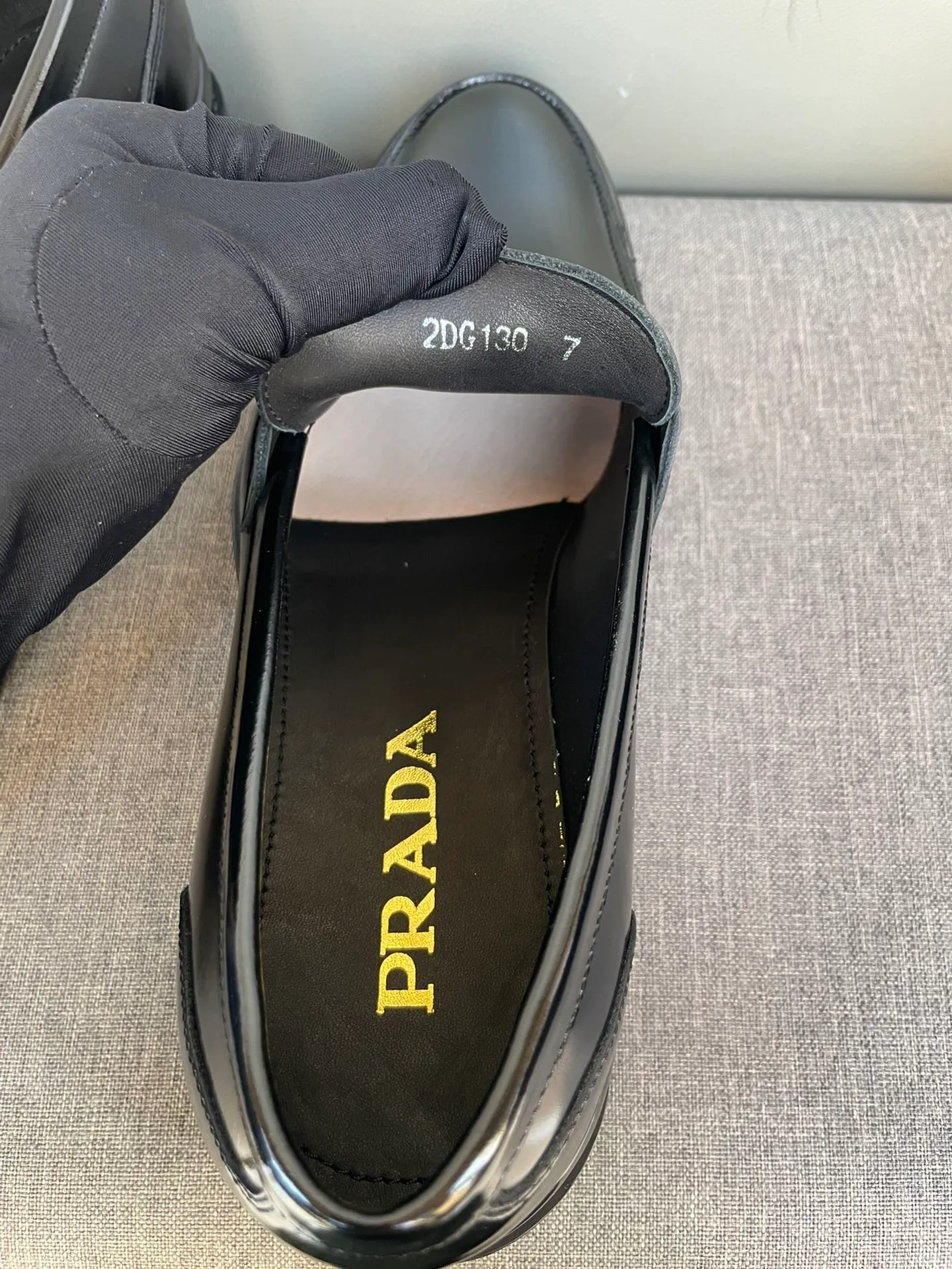 Men's shoes 💰860 💰Best recommendation✨PRADA Prada top purchasing quality imported upper with color-brushed edge beads carved toe design cowhide lining private molded TPU outsole non-slip, wear-resistant and elastic fashionable and versatile burgundy black blue 39-44 in stock (38, 45 customized for replacement, return and exchange)